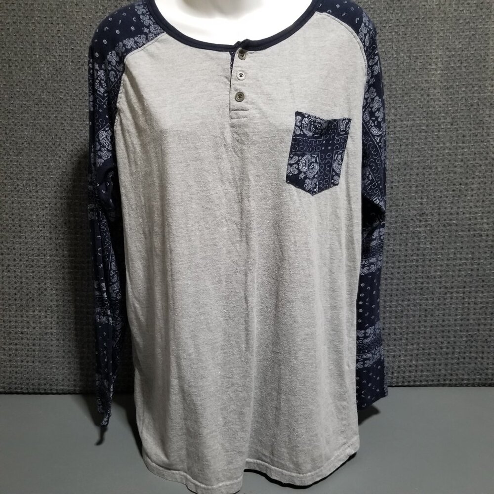 ❤️3/$12. Broken Threads T Shirt Women's Large Long Sleeve Blue Gray